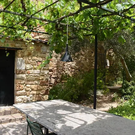 Cozy Holiday In With Pool Collesano