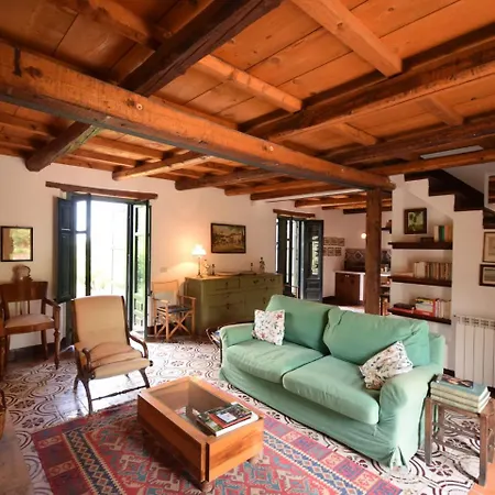 Cozy Holiday In With Pool Hébergement de vacances *