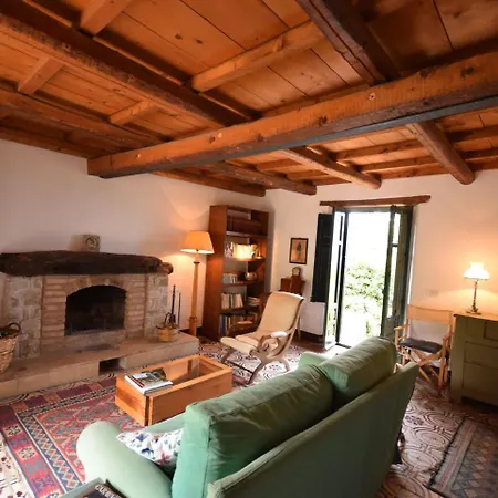 Cozy Holiday In With Pool Collesano