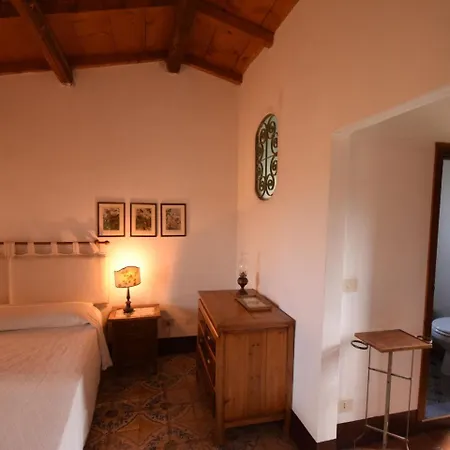 Cozy Holiday In With Pool Hébergement de vacances *